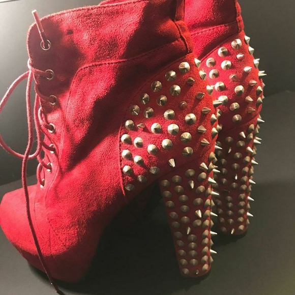 Red sued block hill - Picture 2 of 6